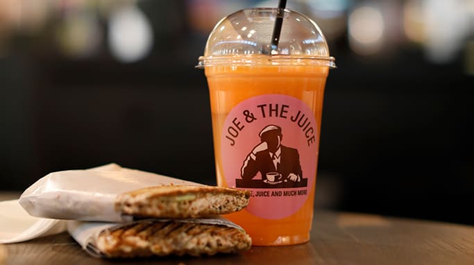 En smoothie og 2 sandwiches fra Joe and the Juice